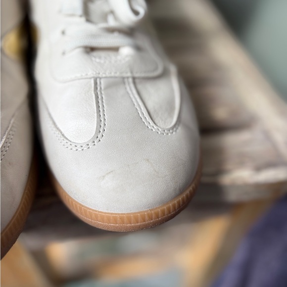 Dolce vita Cream Sneakers - Picture 2 of 6